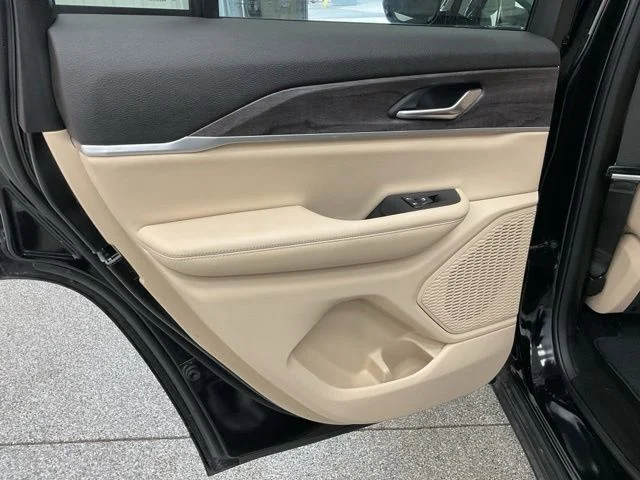 2023 Jeep Grand-Cherokee-L Laredo Altitude 4x4 - Image 20
