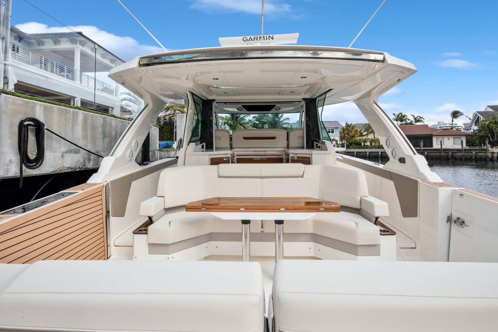 2022 Tiara Yachts - Image 20