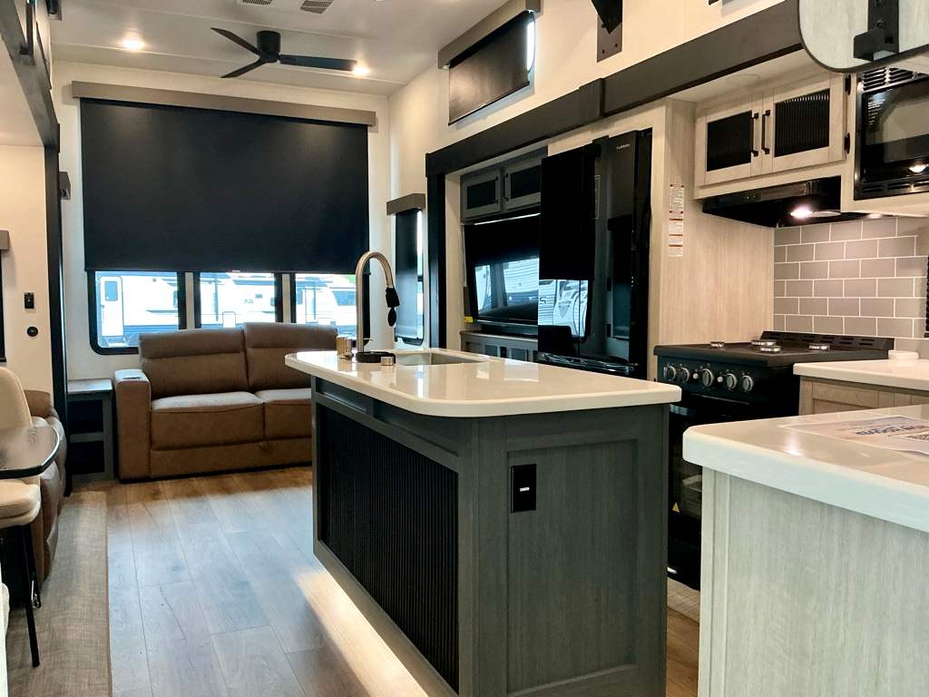 2026 PALOMINO PUMA 401LFT - Image 4