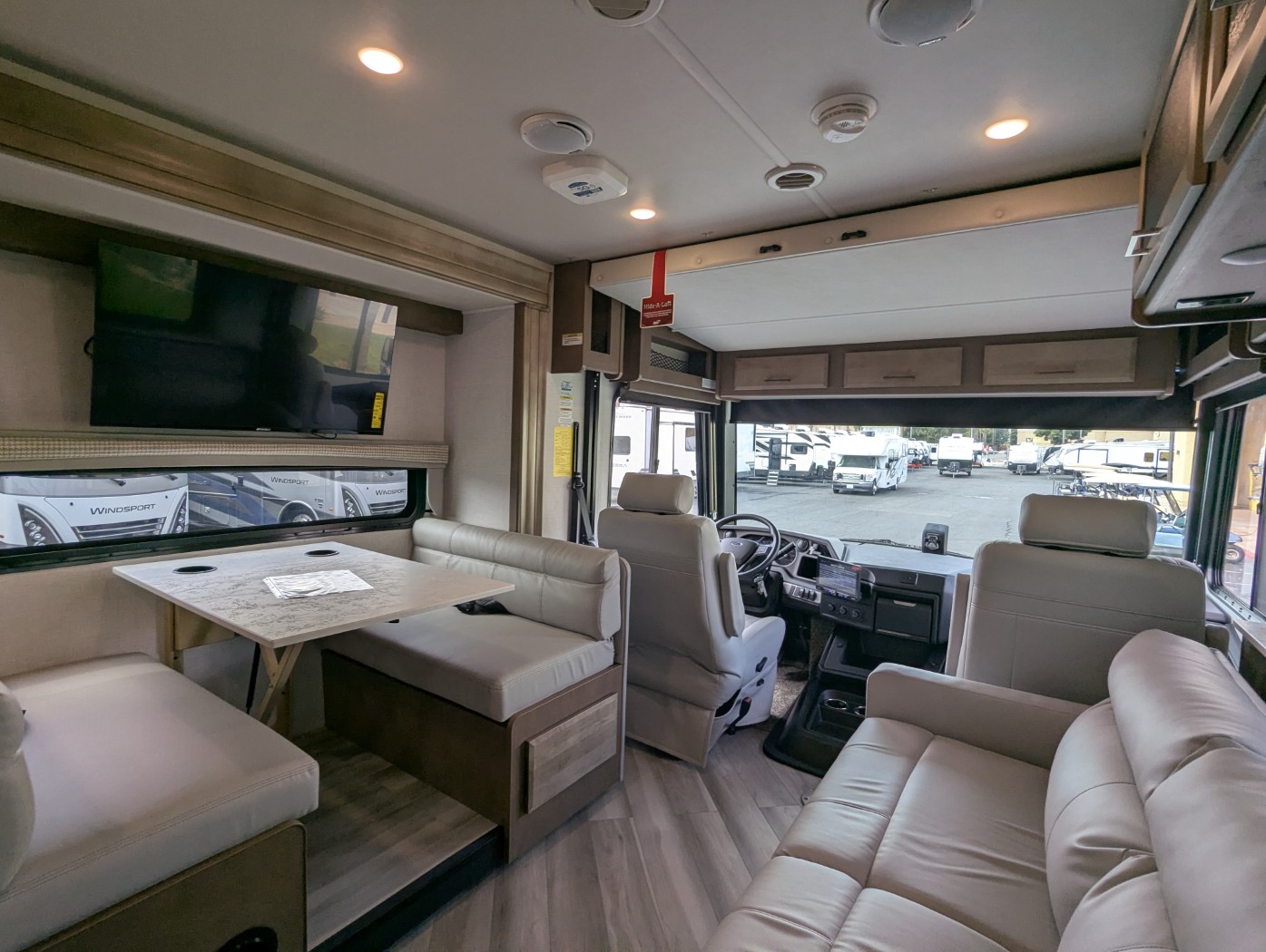 2026 Holiday Rambler Invicta 33HB - Image 9