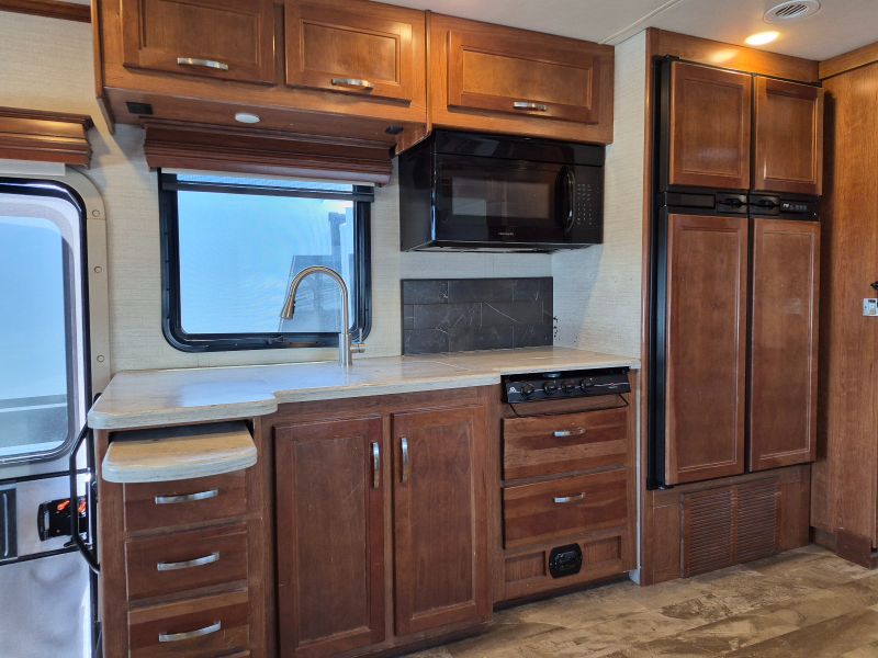 2018 Jayco Seneca 37HJ - Image 11