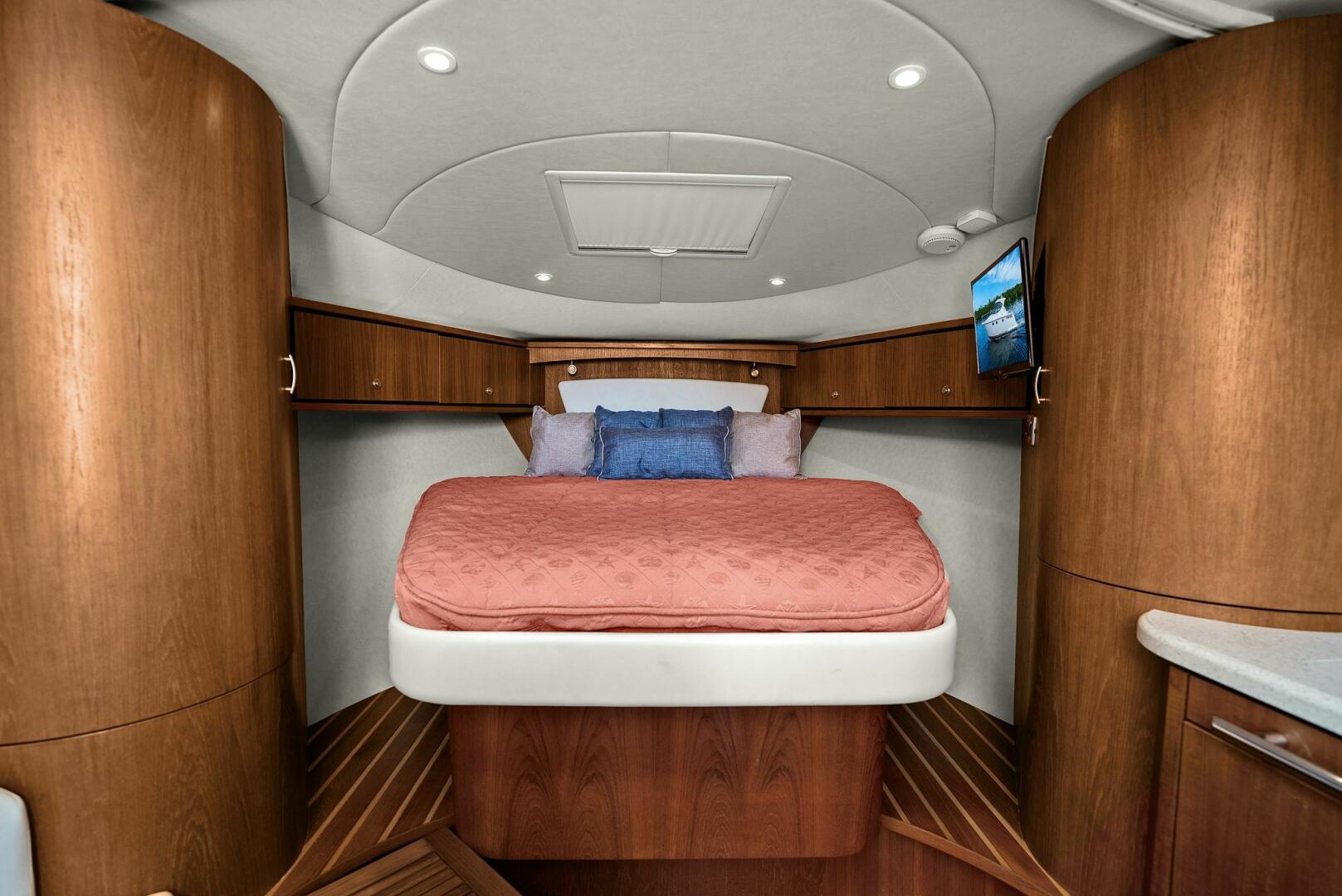2008 Tiara Yachts 3500 Sovran - Image 11