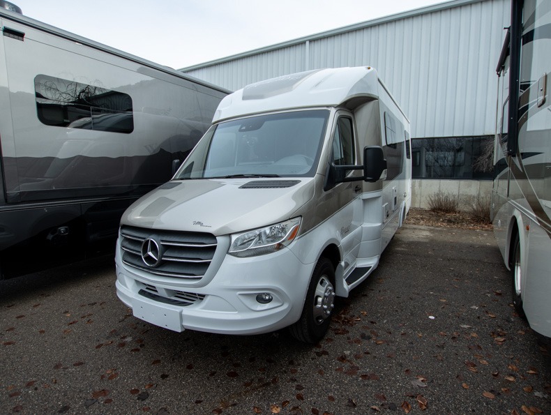 2020 Regency RV Ultra Brougham 25TB - Image 4