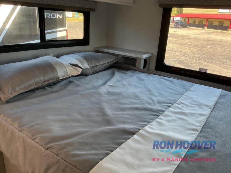 2026 THOR MOTORCOACH 31E - Image 7