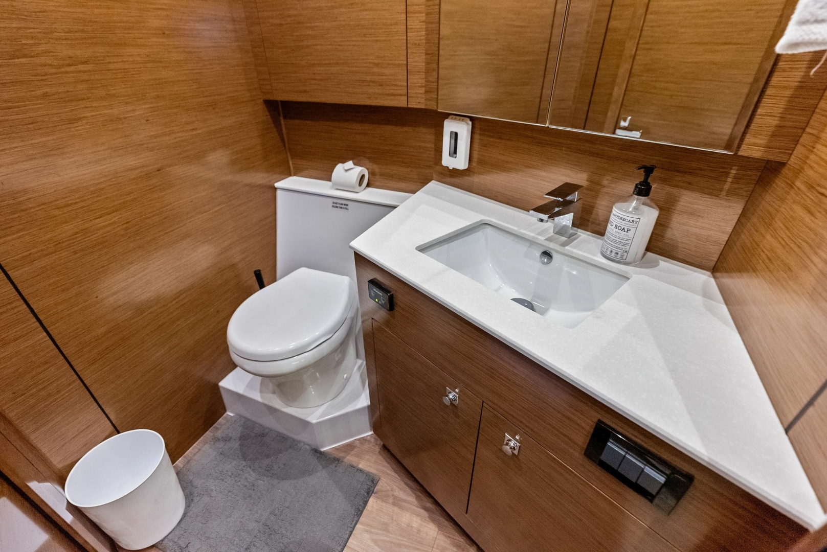 2019 Cruisers Yachts 54 Cantius - Image 50