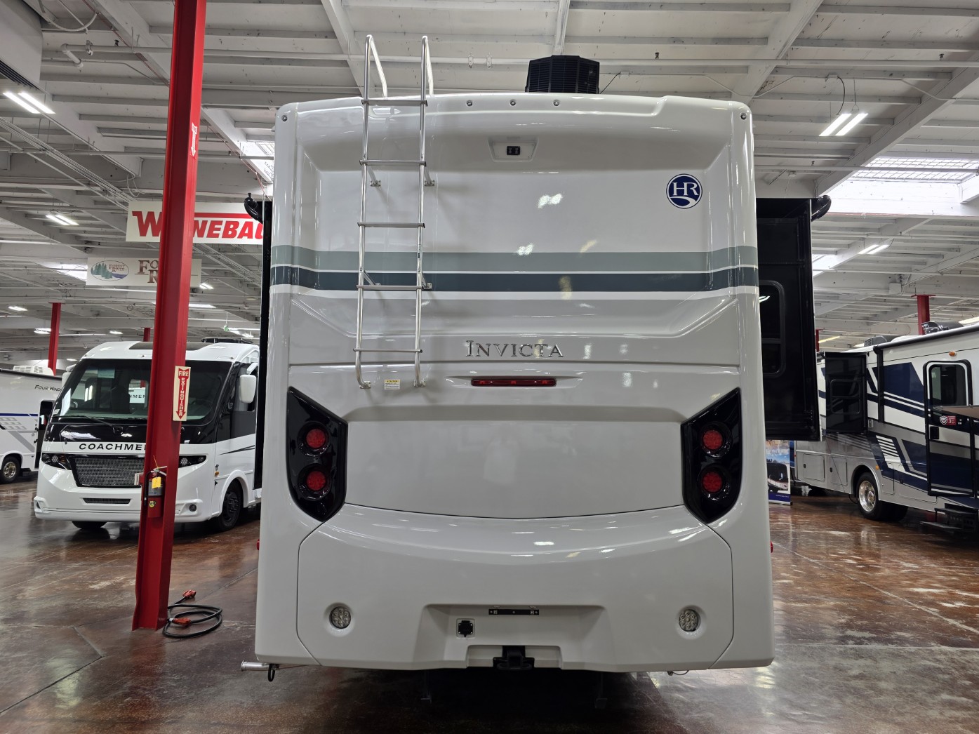 2026 Holiday Rambler Invicta 33HB - Image 6