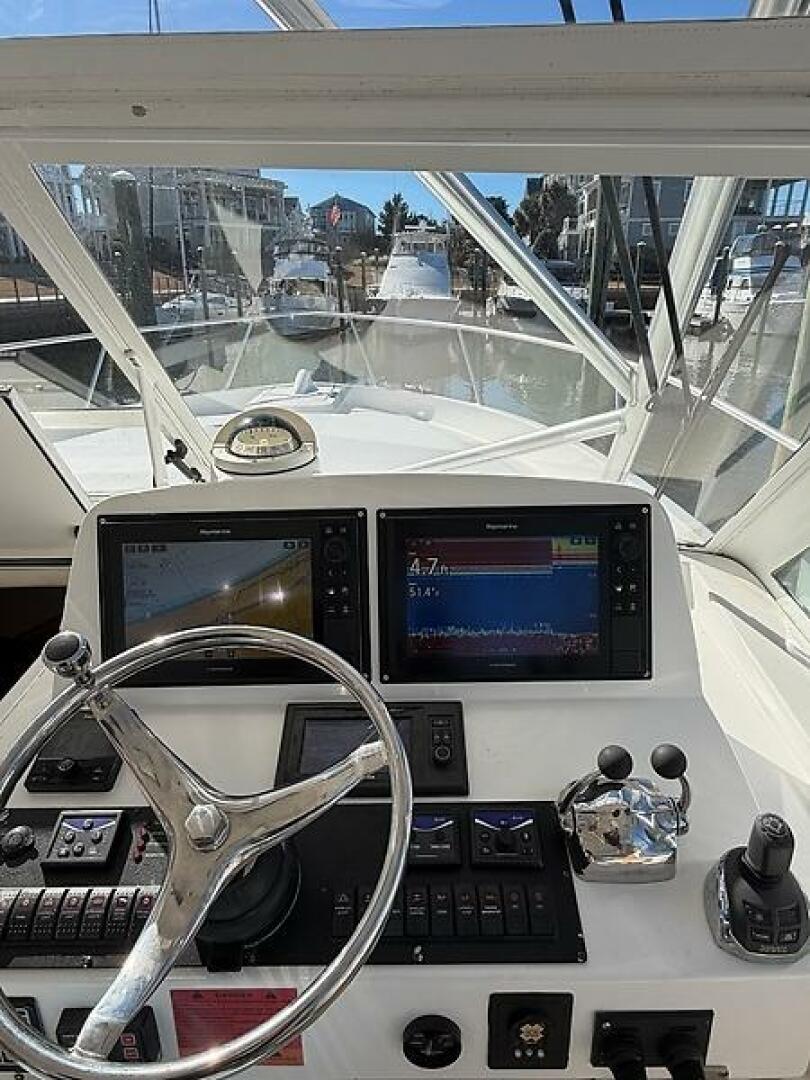 2011 Luhrs 37 IPS Canyon Series - Image 9