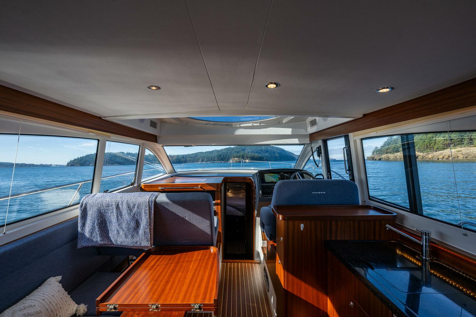 2023 Nimbus 405 Flybridge - Image 19