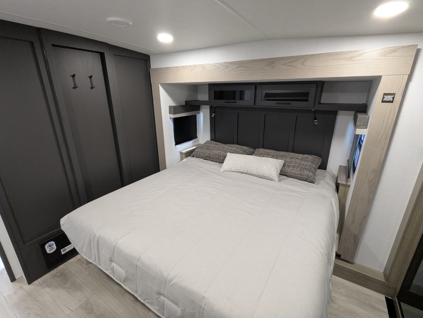 2026 Forest River Rockwood Signature R361RLS - Image 12