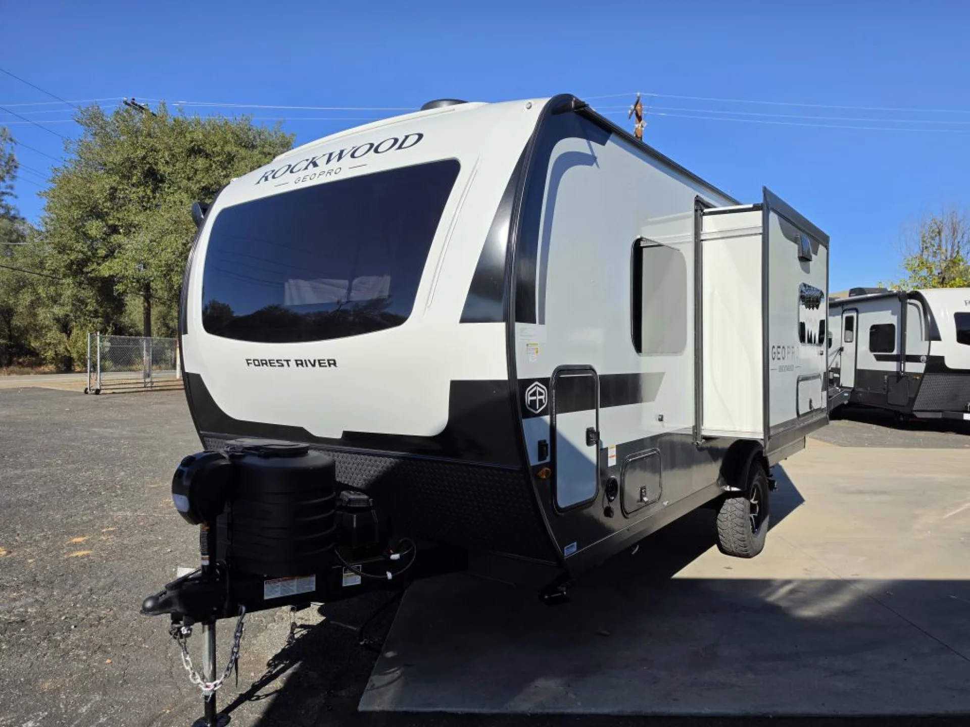 2027 FOREST RIVER ROCKWOOD GEO PRO 19SFD - Image 3