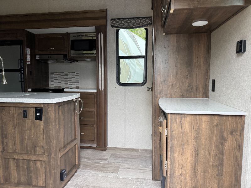 2020 Dutchmen Astoria 3003RLF - Image 4