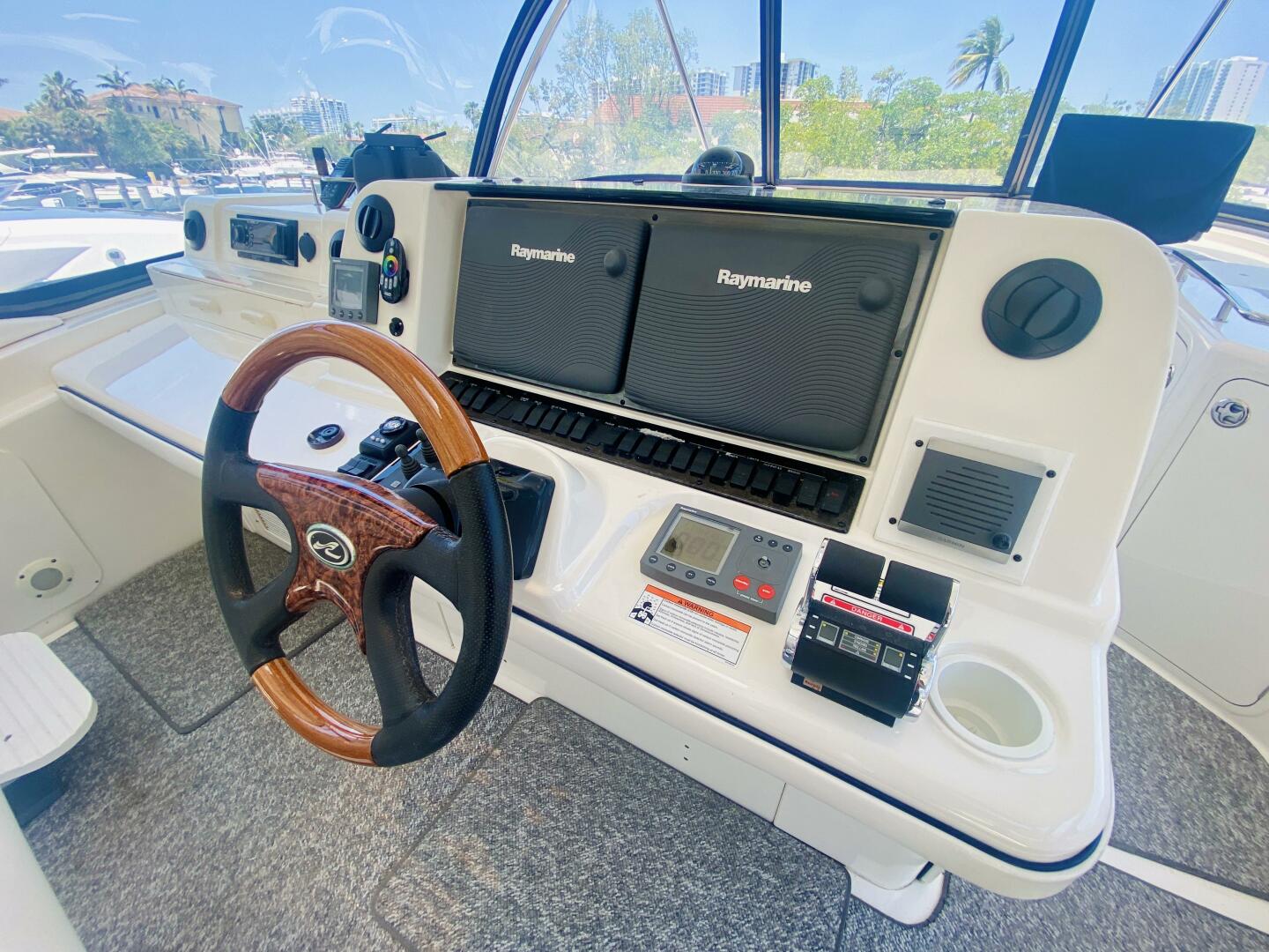 2006 Sea Ray 58 Sedan Bridge - Image 20