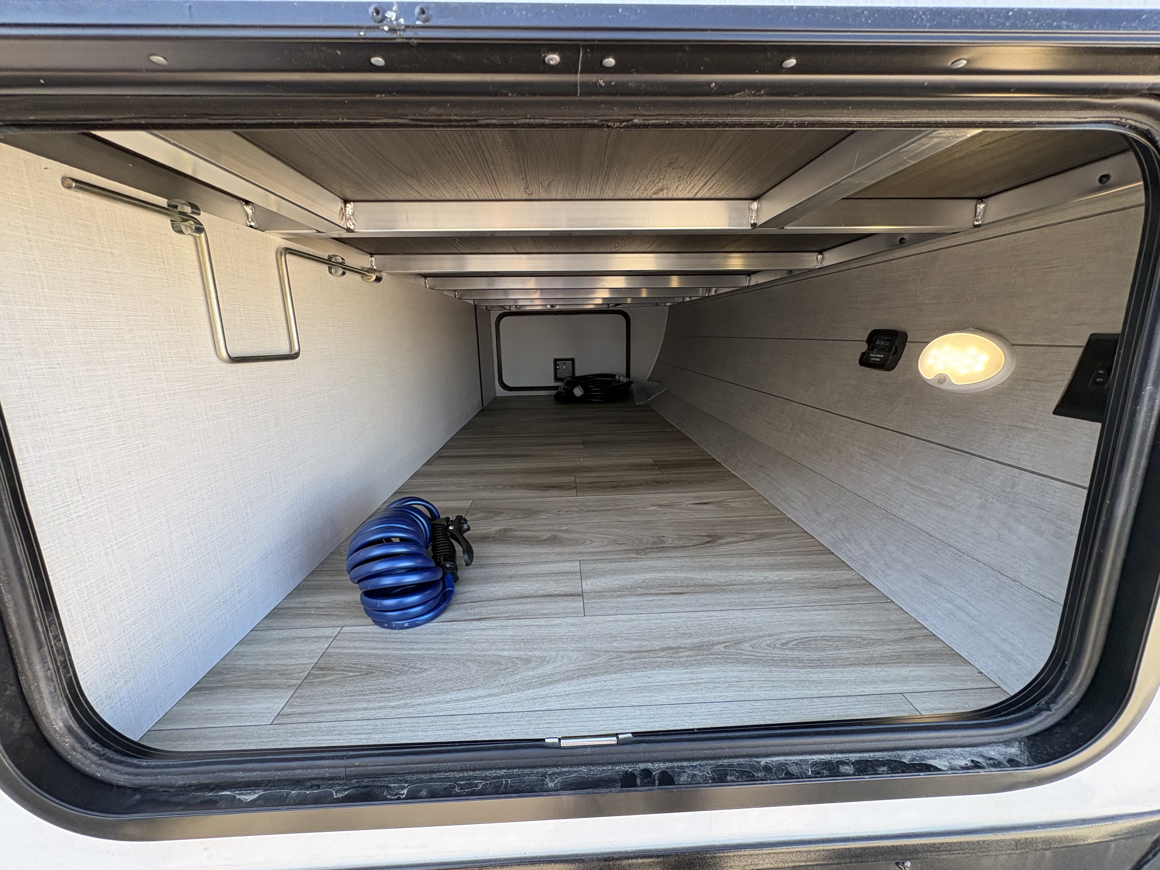 2026 VENTURE RV SPORTTREK 327VIK - Image 8