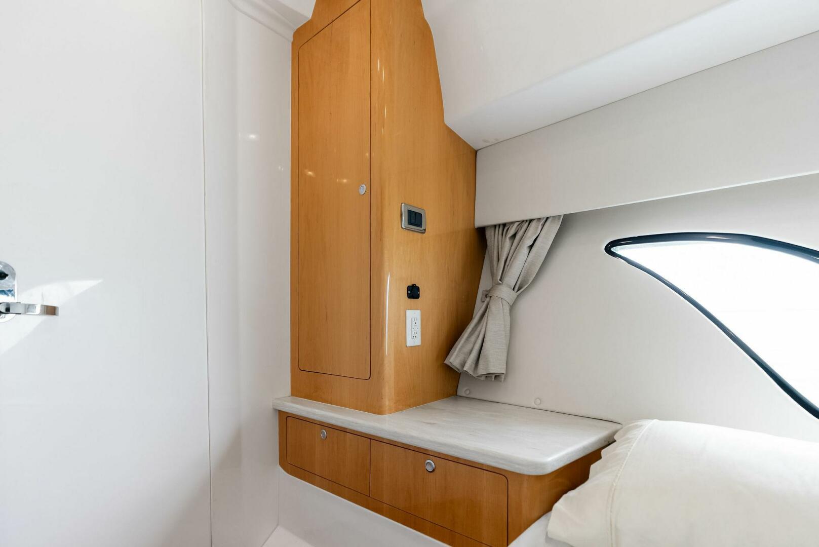 2018 Intrepid 430 Sport Yacht - Image 43