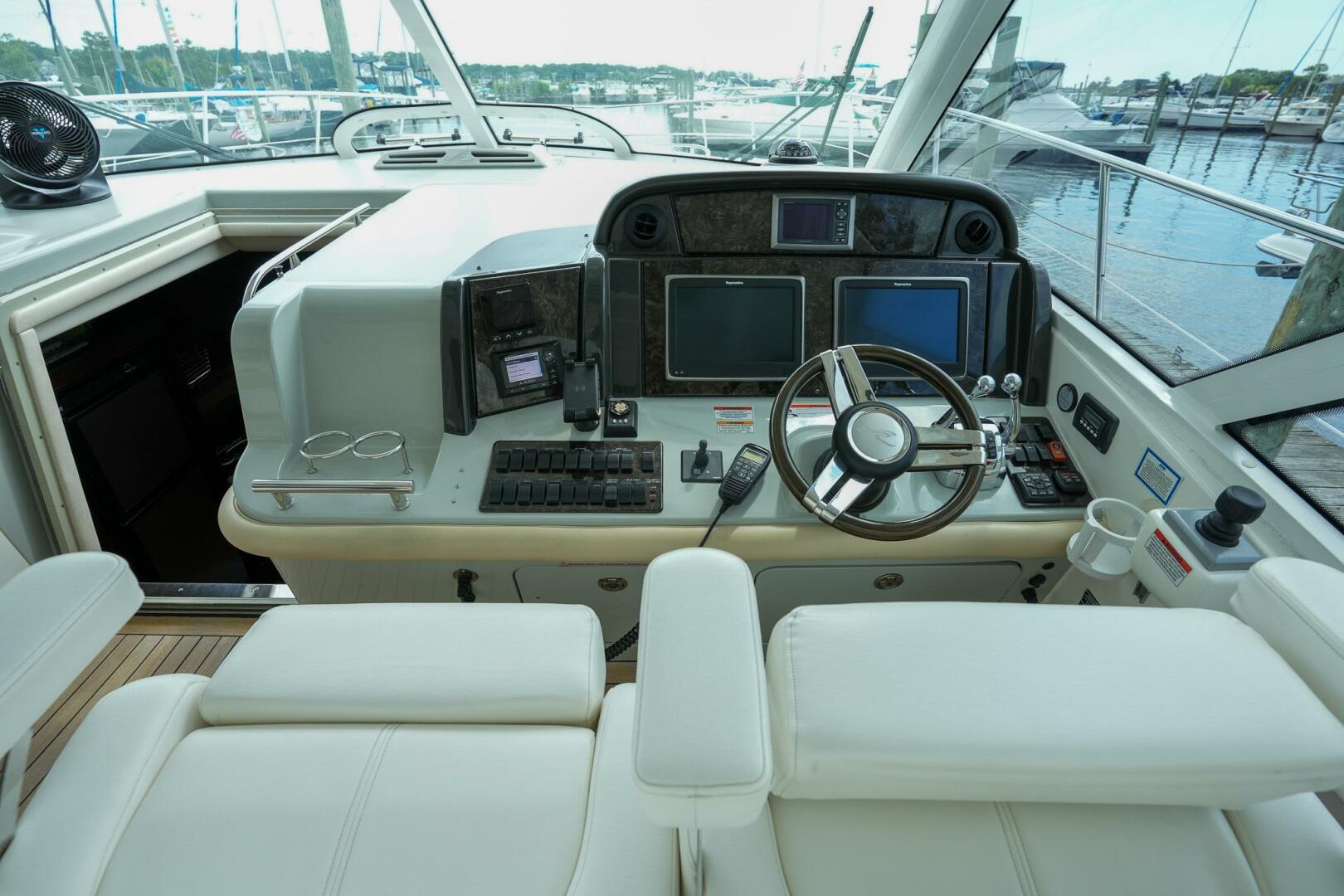2010 Sea Ray 500 Sundancer - Image 16