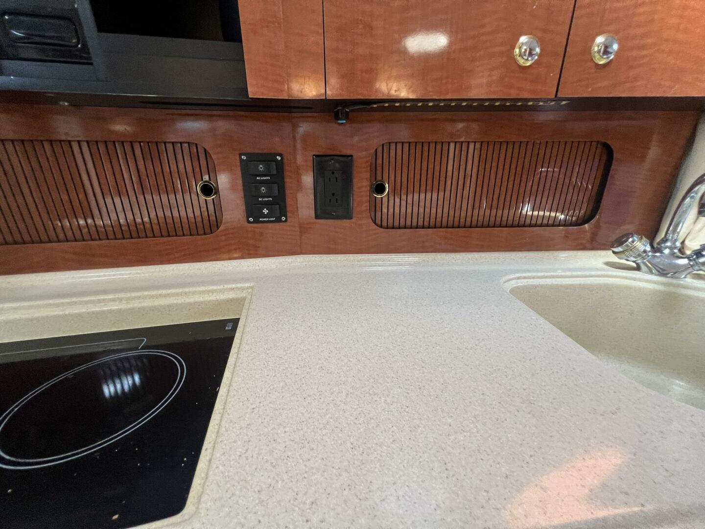 2003 Sea Ray 320 Sundancer - Image 45