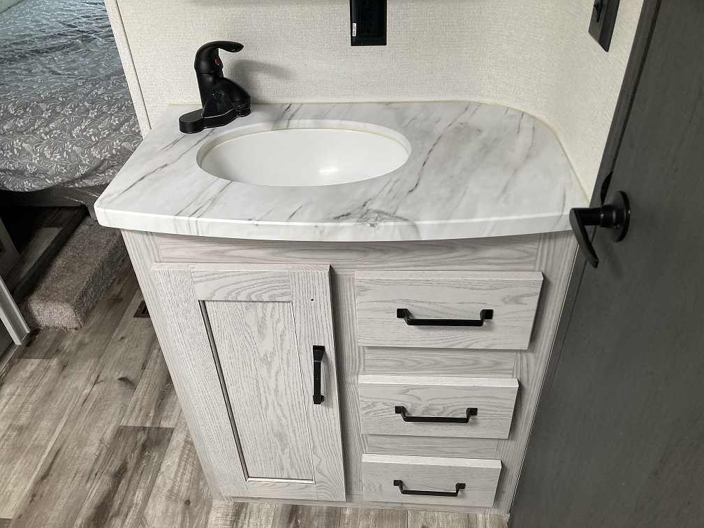 2022 Keystone Montana High Country 295RL - Image 28