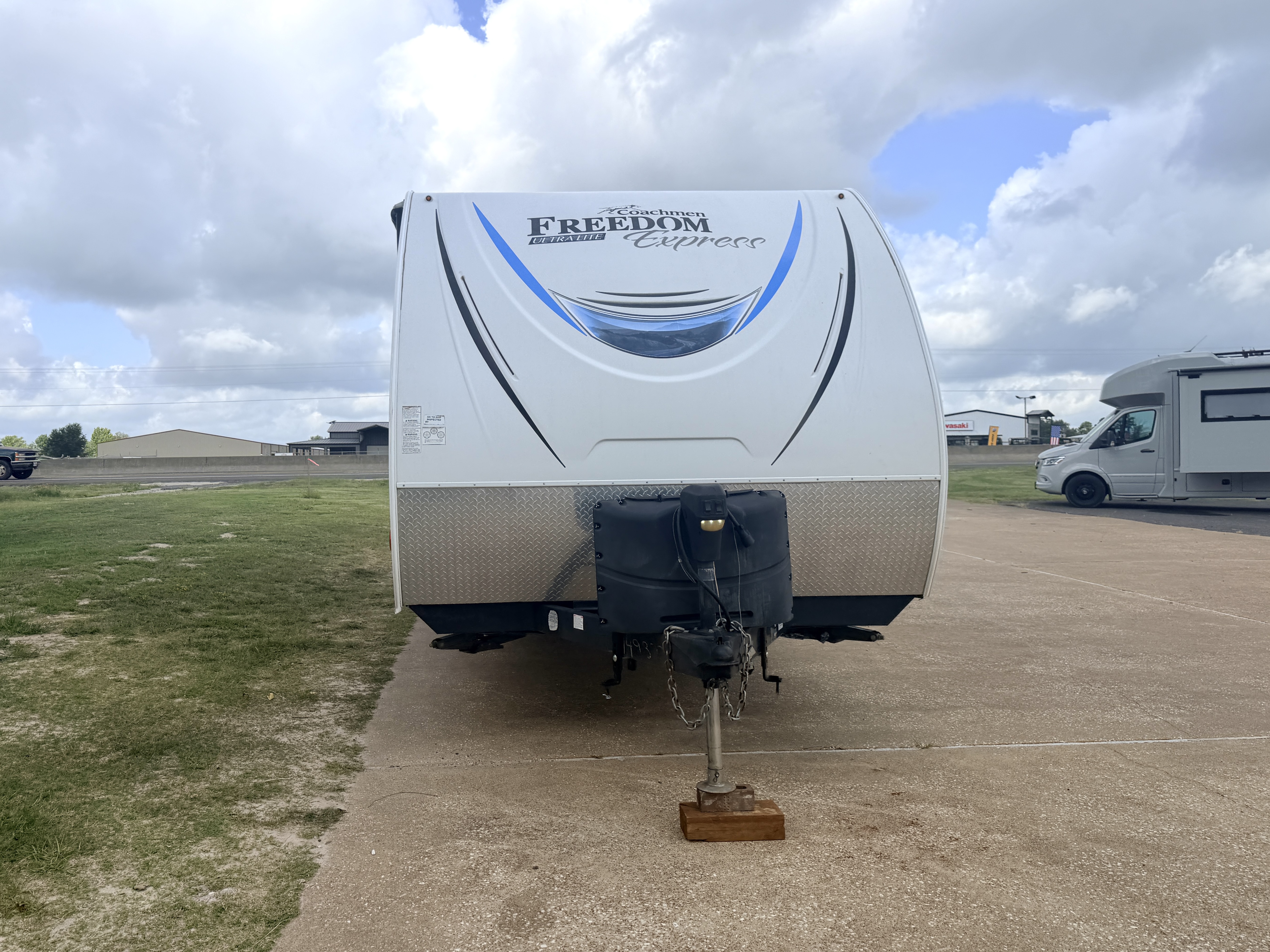 2019 Coachmen Freedom Express Ultra Lite 246RKS - Image 2