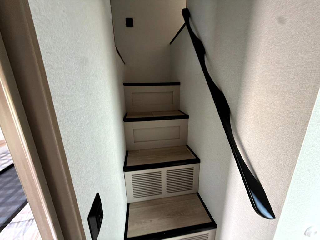 2027 JAYCO JAY FLIGHT BUNGALOW 404LOFT - Image 34