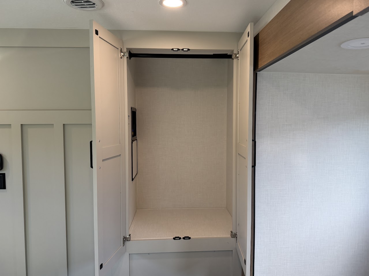 2027 VENTURE RV SPORTTREK 343VIB - Image 60