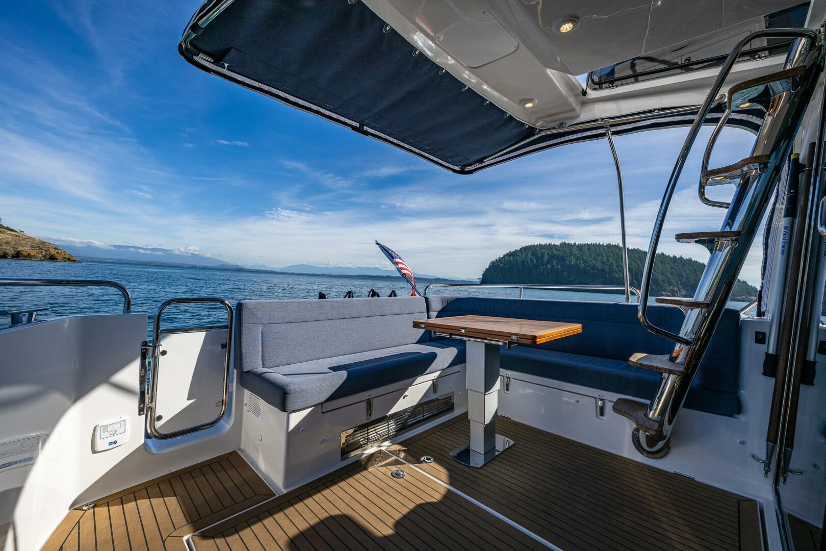 2023 Nimbus 405 Flybridge - Image 8