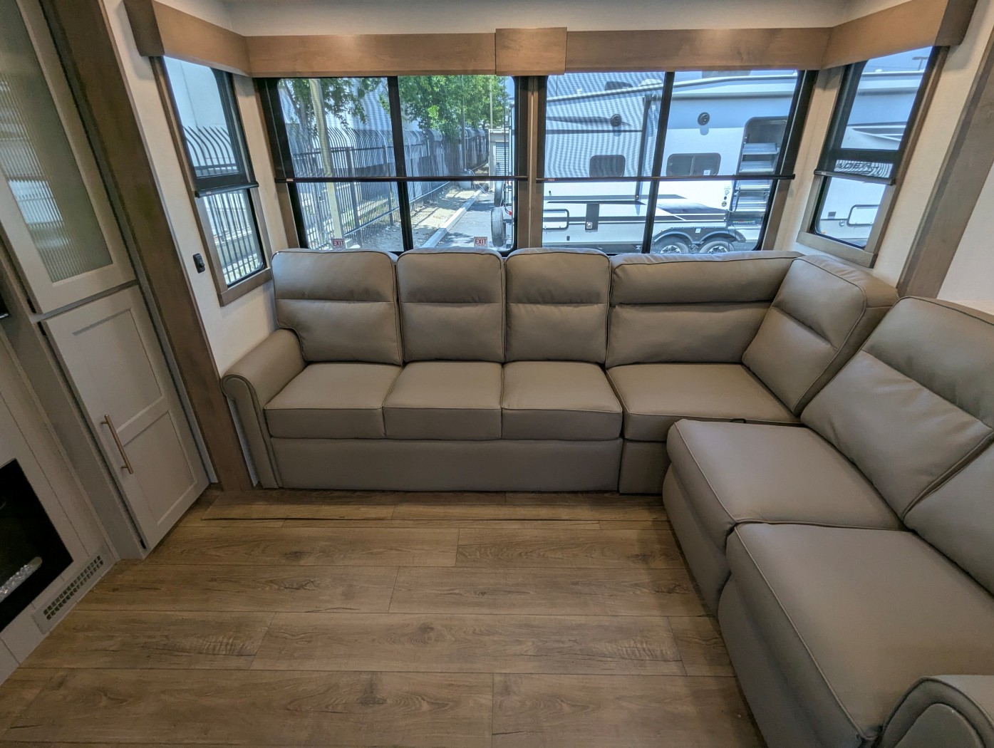 2025 Alliance RV Paradigm 375RD - Image 36