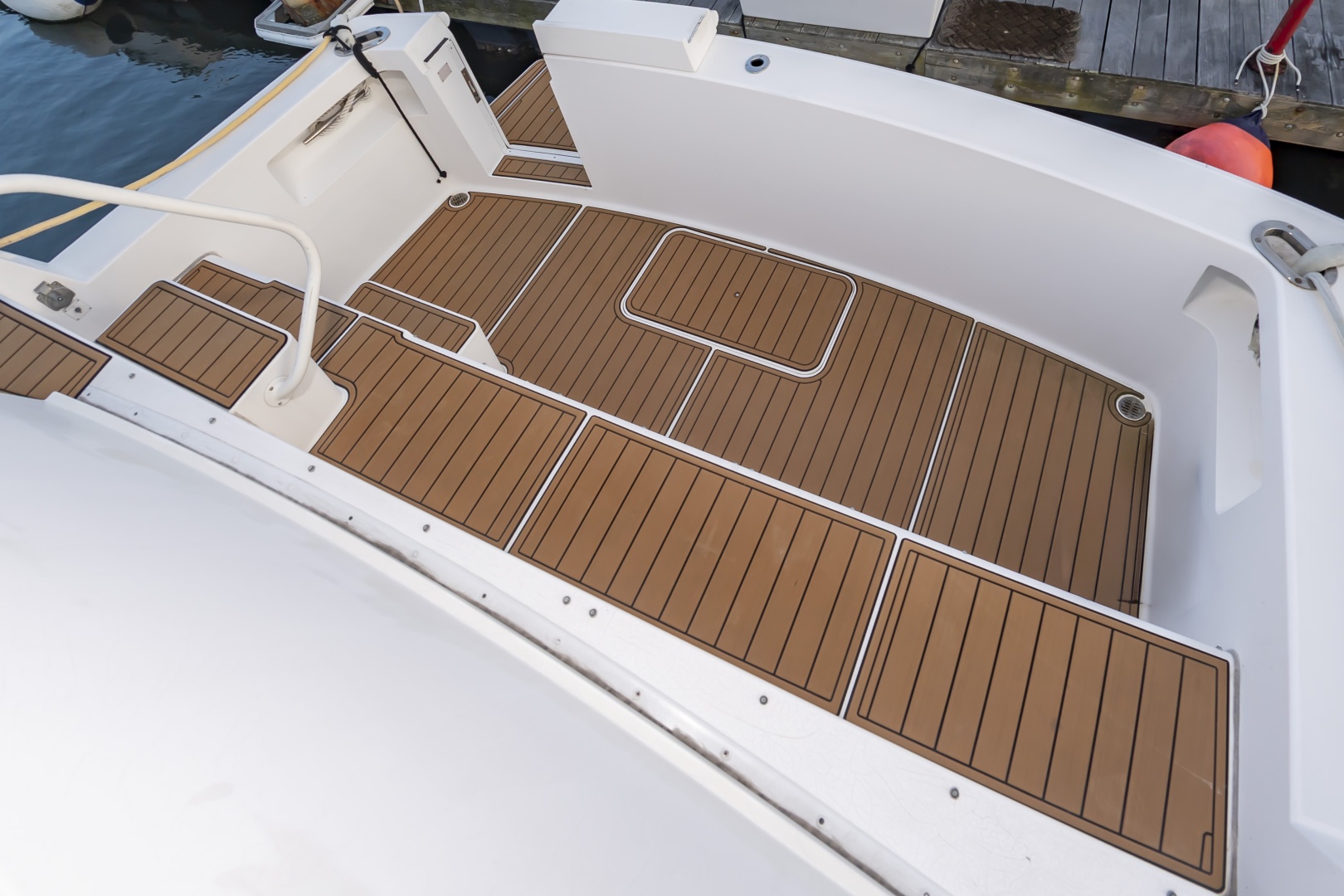 2000 Viking Cockpit Sport Yacht - Image 9
