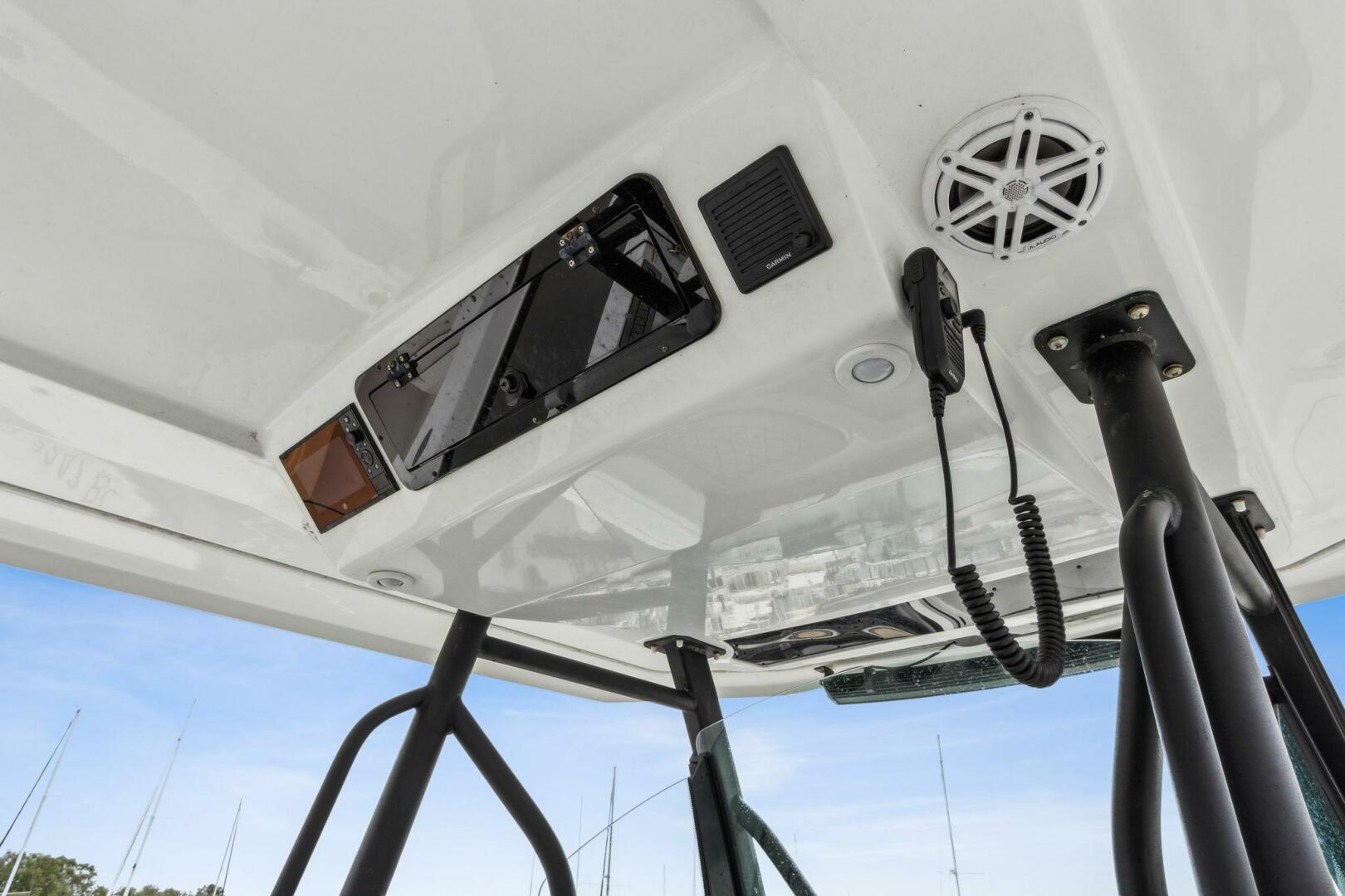 2023 Wellcraft 352 Fisherman Center Console - Image 17
