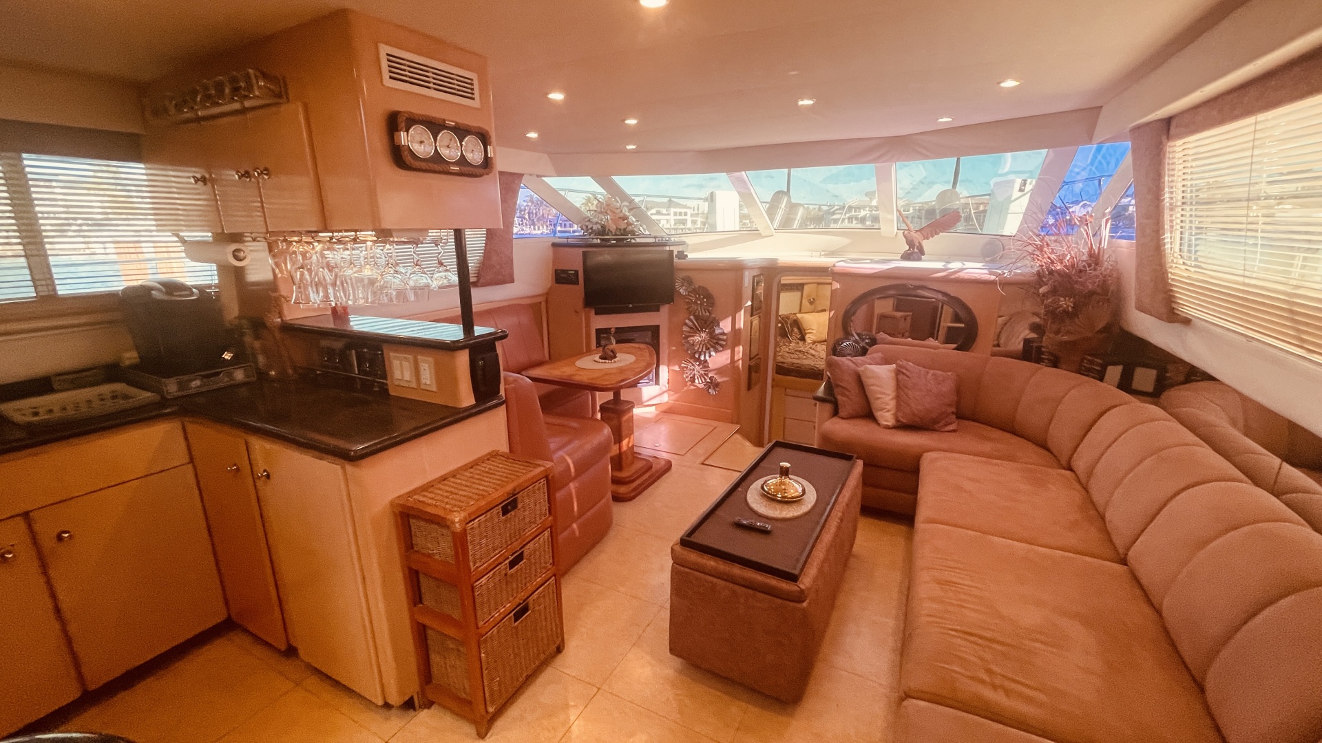 1997 CARVER YACHTS 500 COCKPIT MY - Image 16