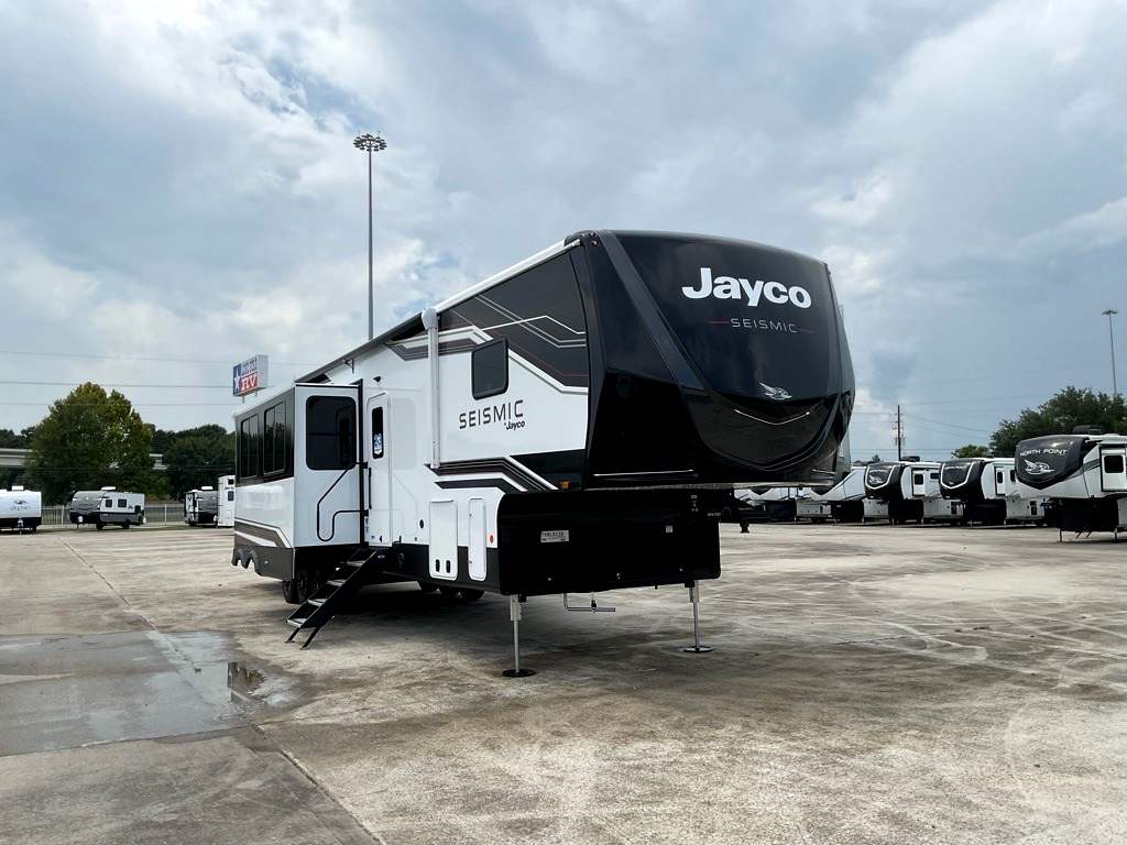 2026 JAYCO SEISMIC 395 - Image 6