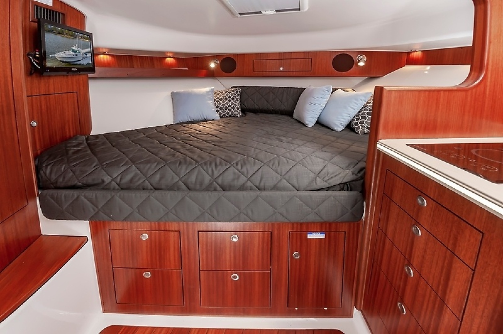 2015 PURSUIT 385 OS Base - Image 34