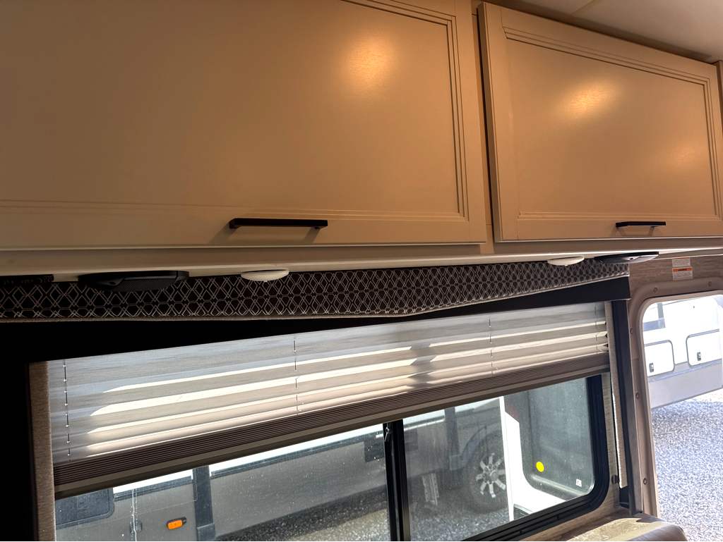 2023 THOR MOTOR COACH CHATEAU 31WV - Image 14