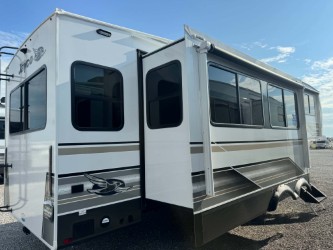 2027 JAYCO EAGLE 29RLC - Image 5