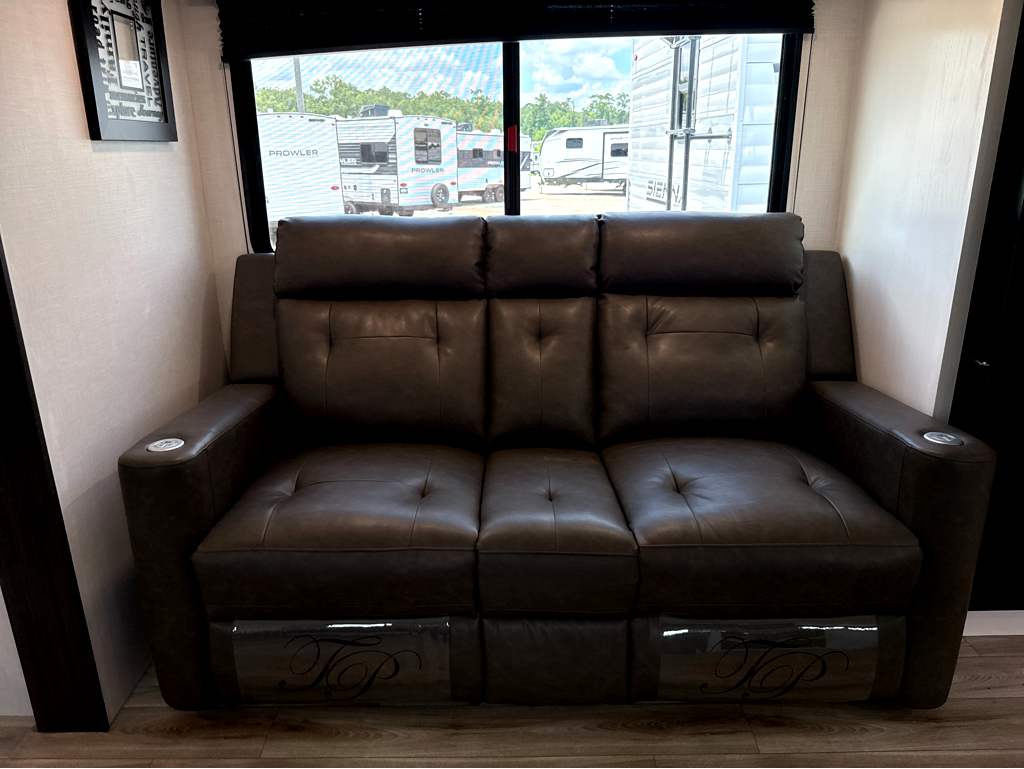 2027 VENTURE RV SIENNA 241VRD - Image 13
