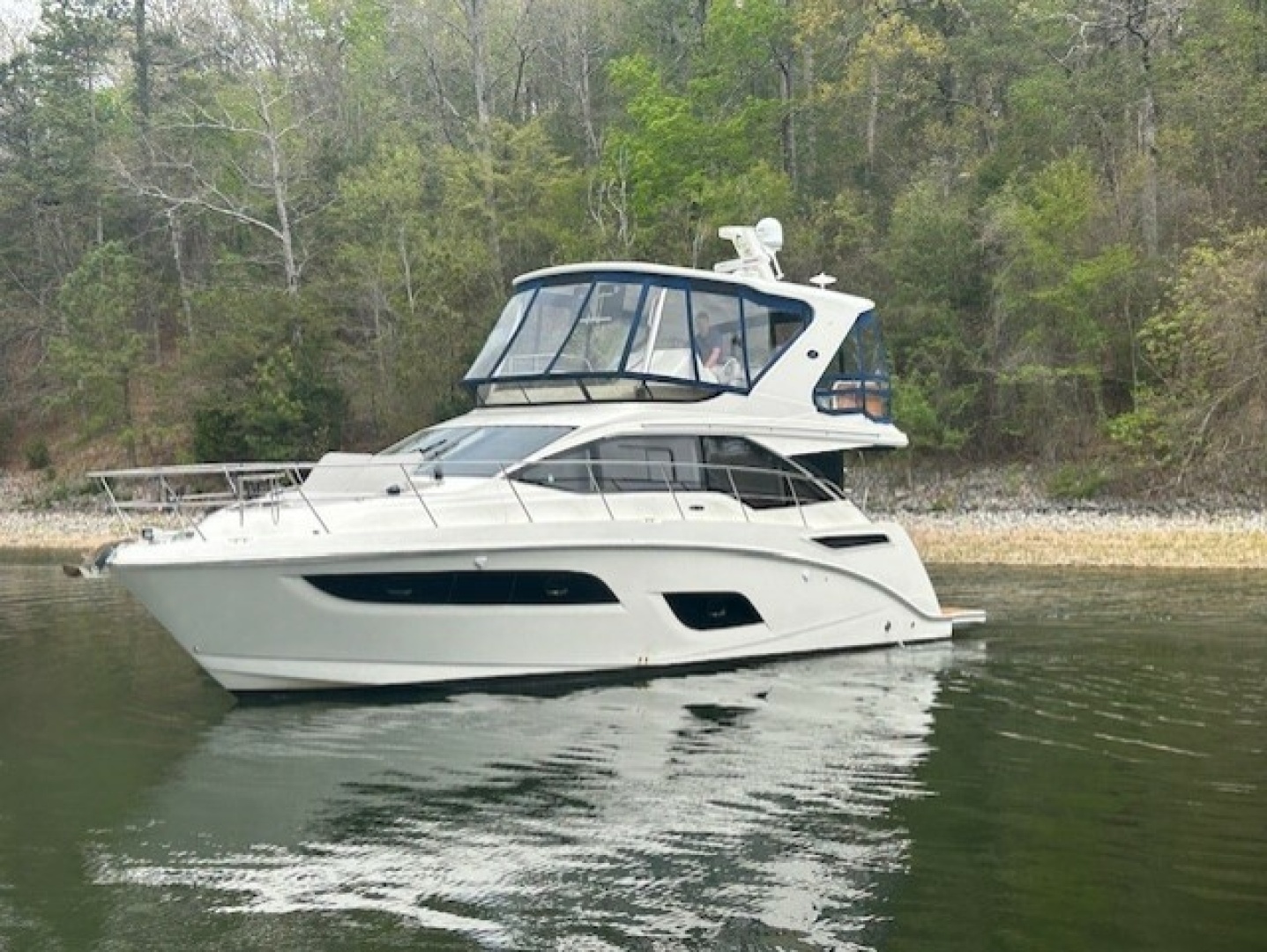 2017 Sea Ray 460 FLY - Image 3