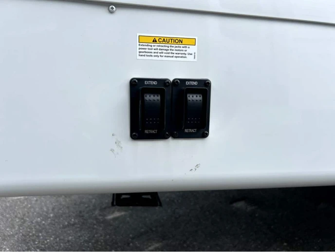 2027 VENTURE RV SIENNA 241VRD - Image 18