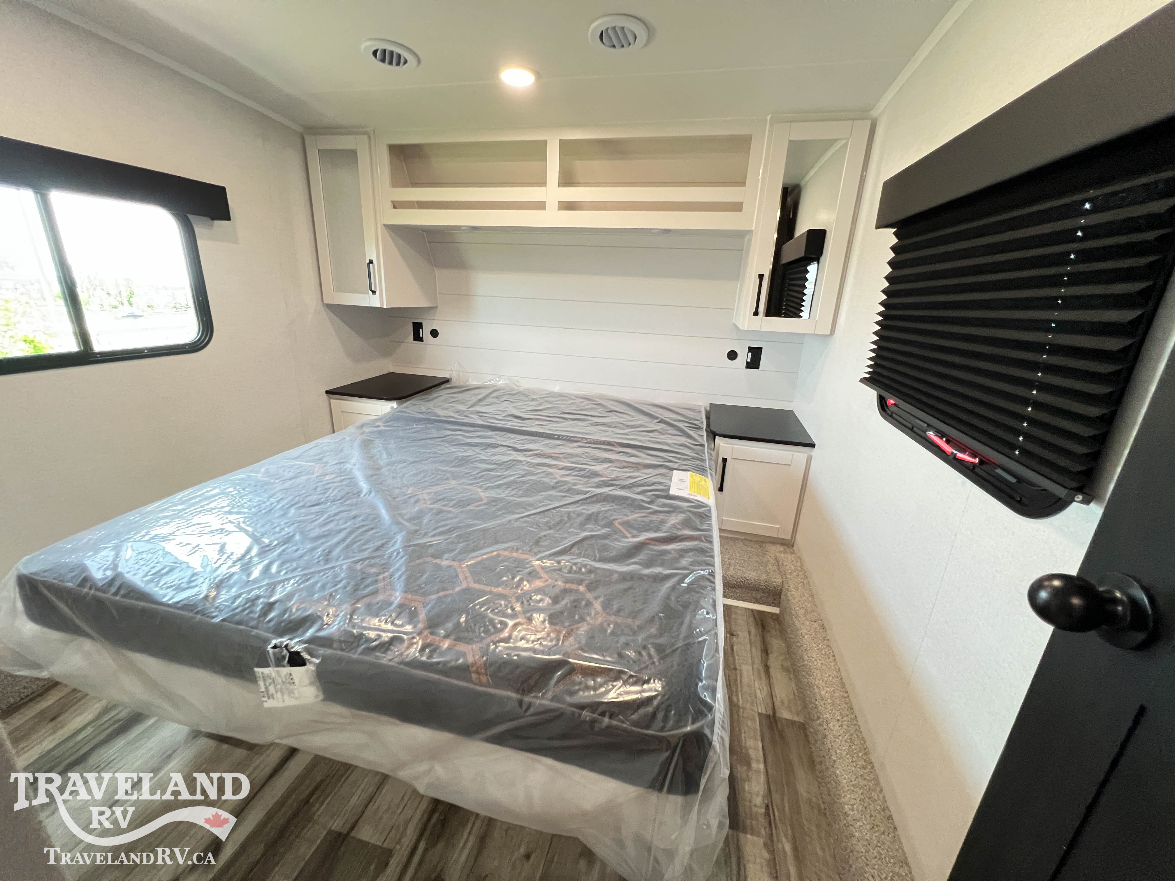 2027 Highland Ridge Roamer Light Duty 28DBSS - Image 25