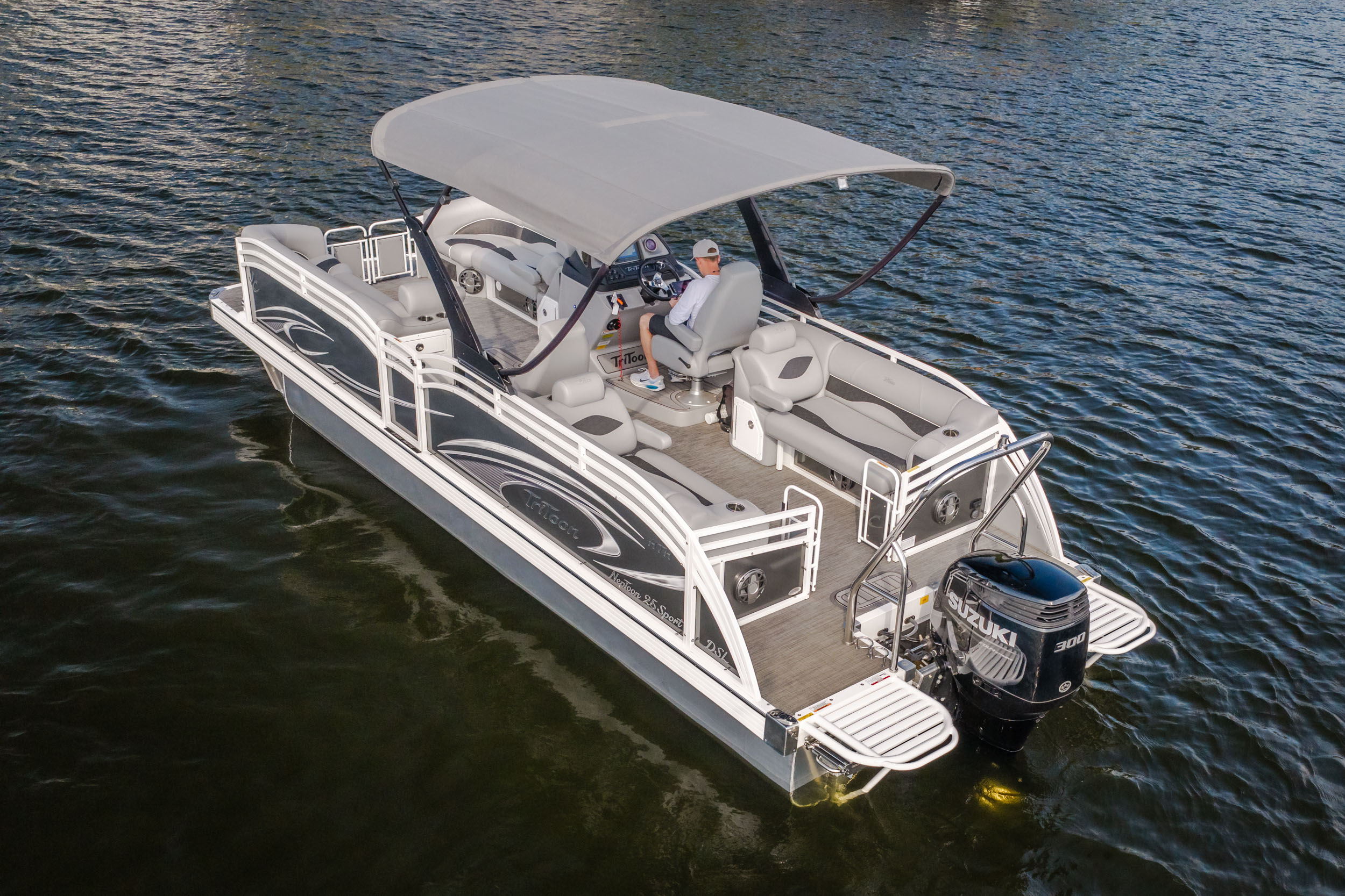 2025 JC Tritoon NepToon 25TT Sport DSL, Bow Chaise Arms - Image 4