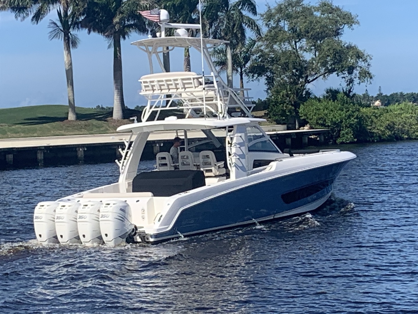 2017 Boston Whaler 420 Outrage - Image 5