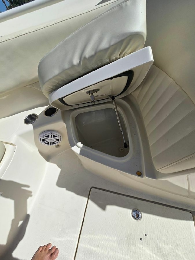 2008 Hydra-Sports 2200 DC - Image 4