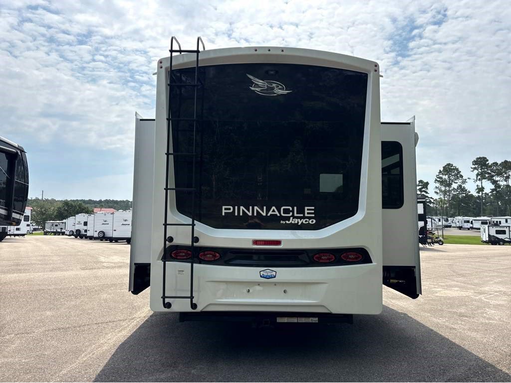 2026 JAYCO PINNACLE 32RLTS - Image 5