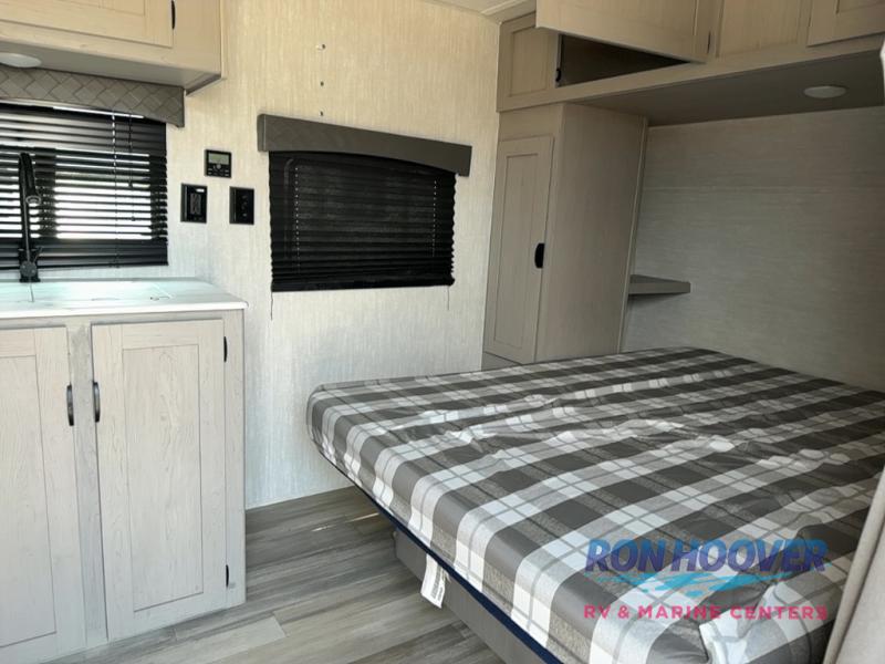2025 COACHMEN VIKING 25QBH - Image 5