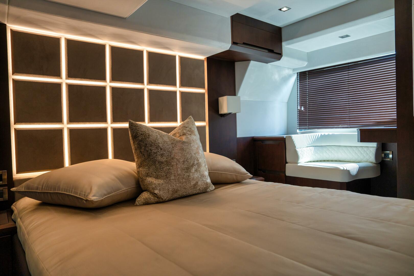 2022 Galeon 470 Sky - Image 11