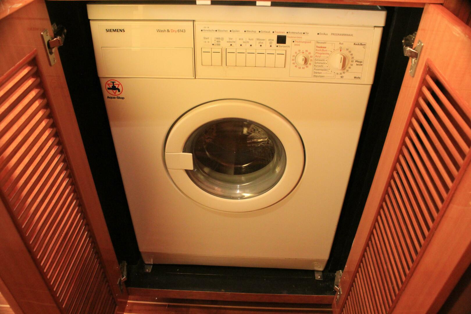 2004 Horizon P70 - Image 15