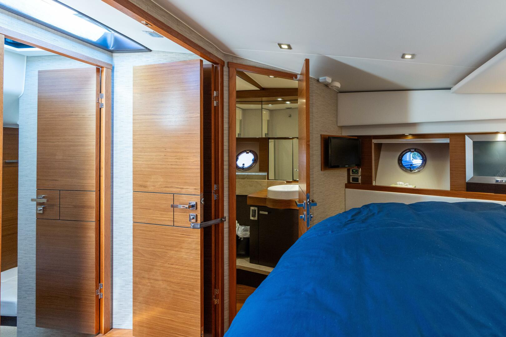 2015 Tiara Yachts 44 Coupe - Image 19