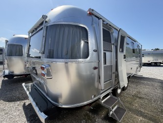 2026 AIRSTREAM GLOBETROTTER 25FBT - Image 4