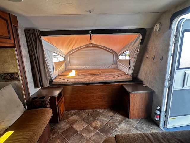 2011 KEYSTONE RV PASSPORT  EXP 235 - Image 12