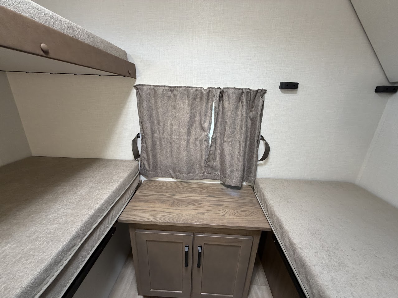 2027 VENTURE RV SPORTTREK 343VIB - Image 40