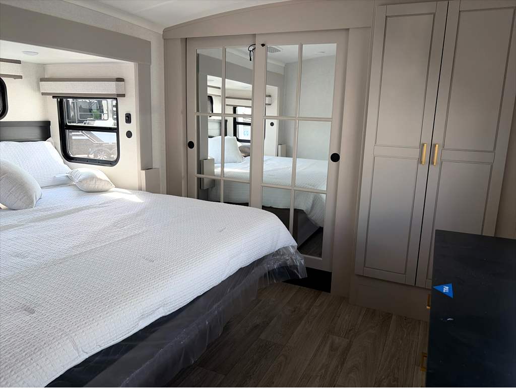 2027 JAYCO NORTH POINT 391TBBH - Image 22