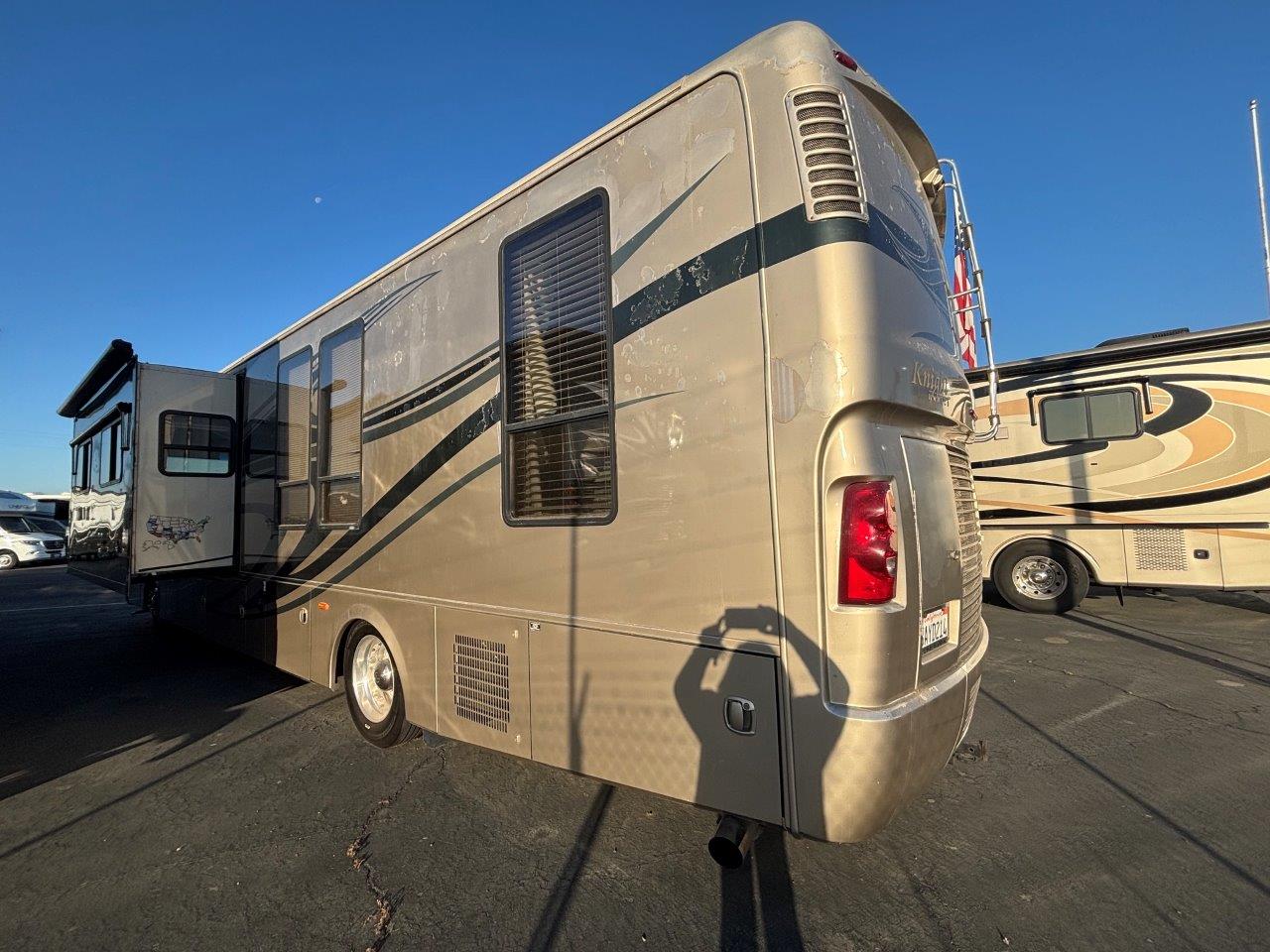 2007 Monaco RV Knight 38PDQ - Image 2
